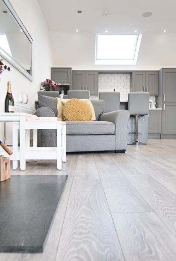 8 F09 CDA4 EA41 4 C4 C 8098 77753 FF2 A7 EC