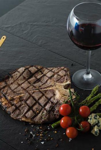Steak & Red Wine